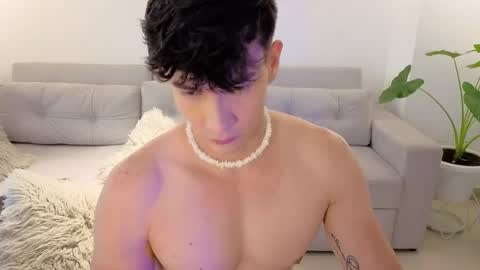   online show from May 8, 8:09 pm