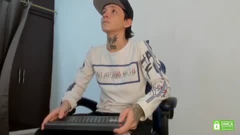 nick_tattooedguy online show from June 27, 8:03 pm