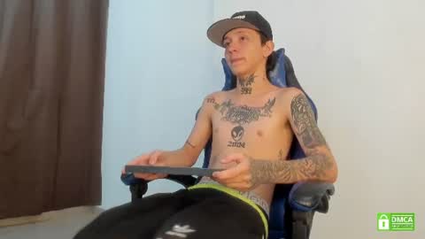 nick_tattooedguy online show from June 24, 8:44 pm