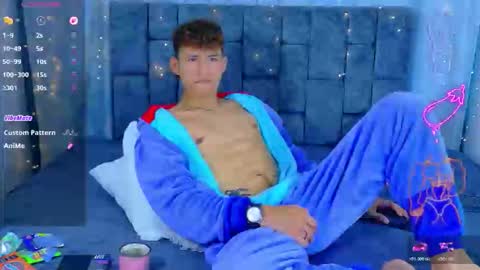 nicolastorres__ online show from May 11, 5:09 am