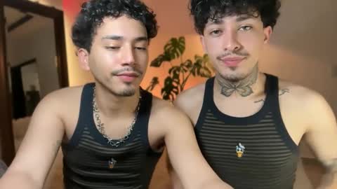 noah_and_steven online show from May 2, 12:13 am
