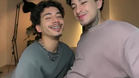 noah_and_steven online show from May 16, 10:30 pm