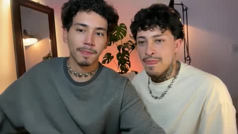 noah_and_steven online show from May 3, 12:24 am