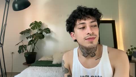 noah_and_steven online show from May 15, 6:38 pm