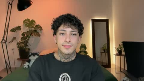 noah_and_steven online show from May 13, 1:24 am