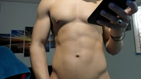 noah_flynn1 online show from May 8, 3:23 pm