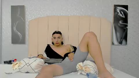 NoahThomson online show from June 16, 12:18 pm