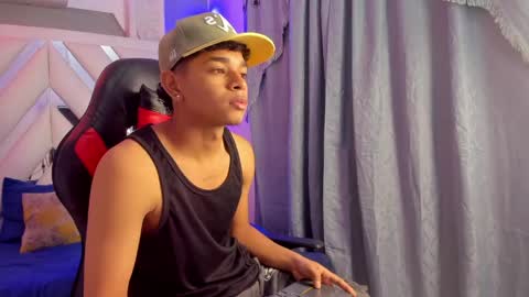 nova_mitchell online show from May 6, 12:17 pm
