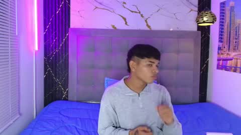nova_mitchell online show from May 16, 12:36 pm