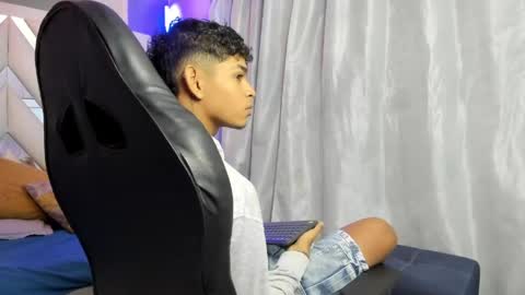 nova_mitchell online show from May 3, 12:52 pm