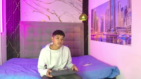 nova_mitchell online show from May 14, 12:36 pm