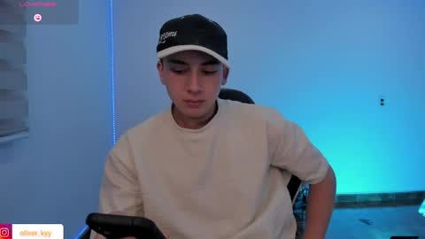 oliveeer online show from May 19, 11:22 pm