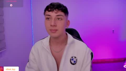 oliveeer online show from May 22, 1:54 am