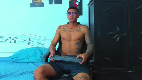 oliver_smith_2 online show from May 16, 1:53 pm