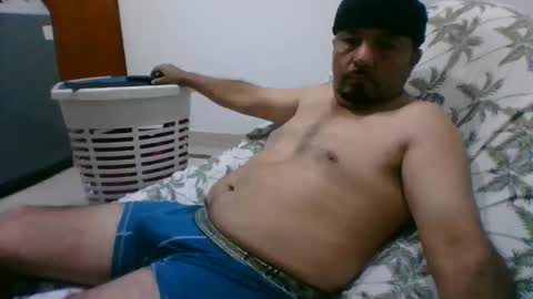 oscarjhe3512 online show from April 30, 1:23 am