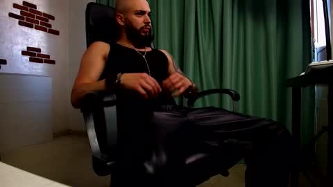 OscarWills online show from May 11, 8:16 am