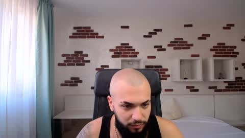 OscarWills online show from May 25, 5:57 am
