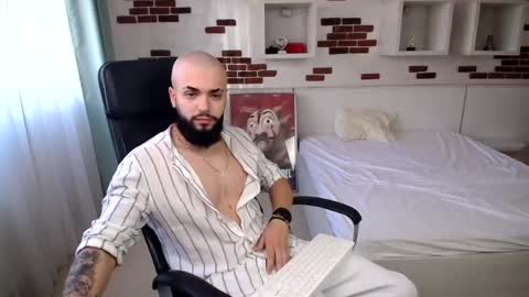 OscarWills online show from May 24, 5:46 am