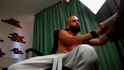 OscarWills online show from May 16, 10:36 am