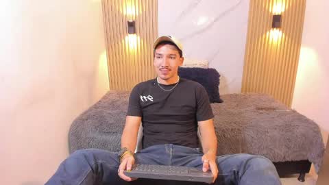 Otto Andrew online show from May 1, 3:10 am