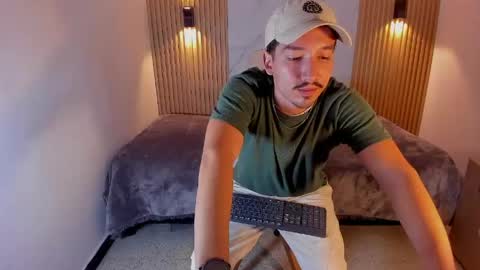 Otto Andrew online show from May 15, 4:53 am