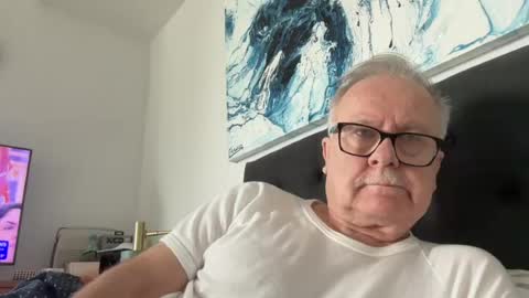 ozhairybearxxxx online show from July 7, 12:43 am