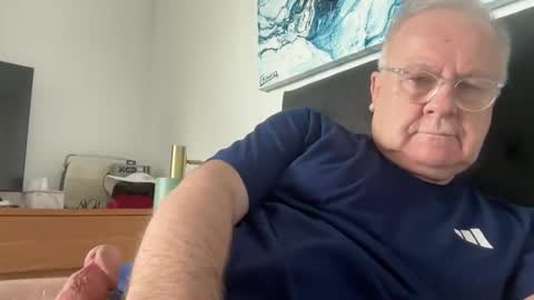 ozhairybearxxxx online show from May 14, 1:03 am