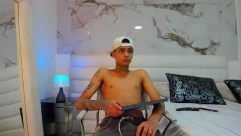 ozuna_hot_ online show from July 15, 8:04 pm