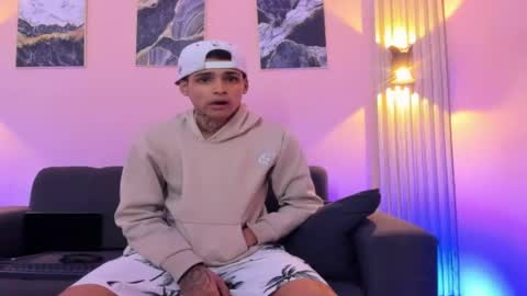 ozuna_hot_ online show from July 3, 11:49 am