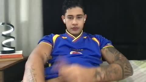 Javi    online show from July 11, 7:16 pm