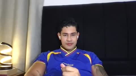 Javi    online show from July 20, 4:51 am