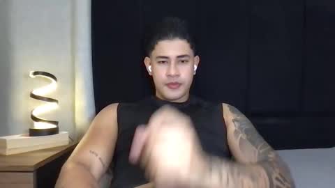 Javi    online show from May 5, 4:03 am