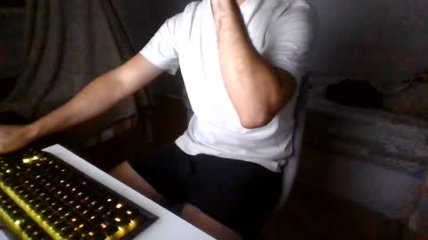 pajaritosenelaire online show from August 8, 1:40 pm