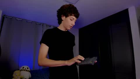 Phil.   INDEPENDENT MODEL online show from July 9, 4:05 am