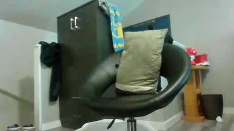 pretty_boy321 online show from May 23, 3:34 am