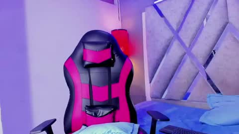 prince_arthur77 online show from August 7, 5:08 pm