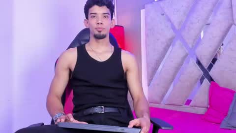 prince_arthur77 online show from August 2, 4:05 pm
