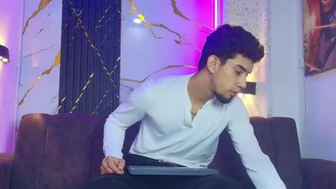 prince_arthur77 online show from July 24, 1:51 pm