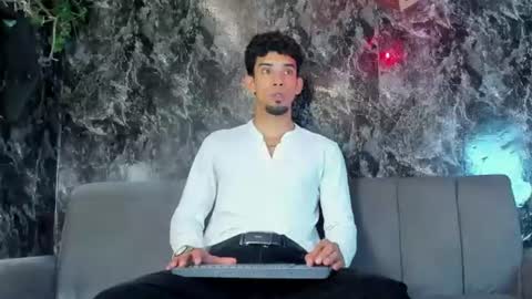 prince_arthur77 online show from July 30, 2:27 pm