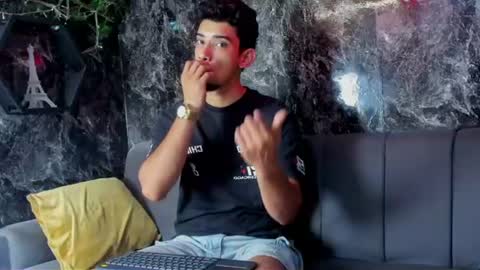 prince_arthur77 online show from July 29, 2:16 pm
