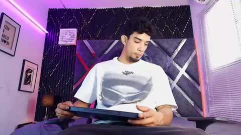 prince_arthur77 online show from July 26, 4:15 pm