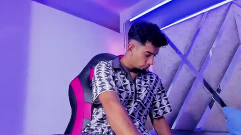 prince_arthur77 online show from August 8, 5:09 pm