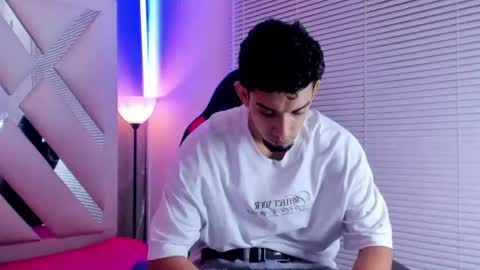 prince_arthur77 online show from July 21, 2:19 pm