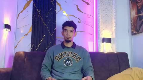 prince_arthur77 online show from July 23, 1:41 pm