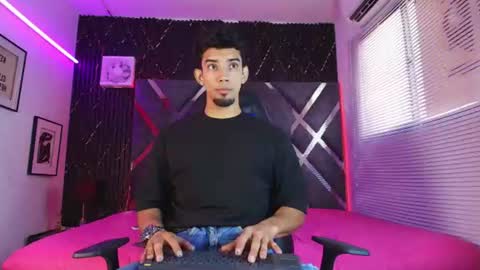 prince_arthur77 online show from July 28, 2:13 pm