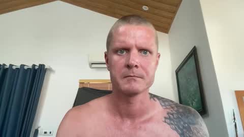rabbit_eyes69 online show from May 9, 6:47 am