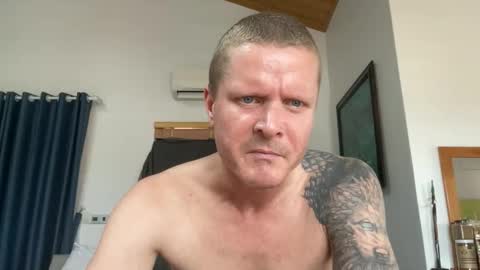 rabbit_eyes69 online show from May 3, 3:53 am