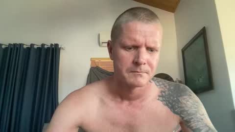 rabbit_eyes69 online show from May 10, 9:54 am