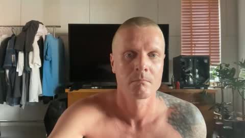 rabbit_eyes69 online show from May 6, 4:35 am