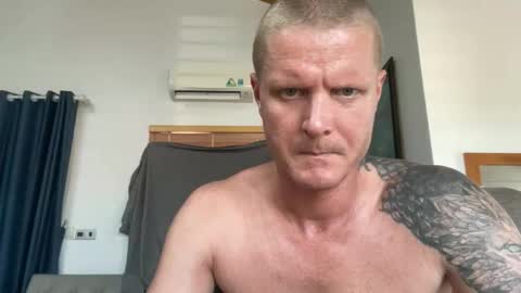 rabbit_eyes69 online show from May 7, 4:45 am